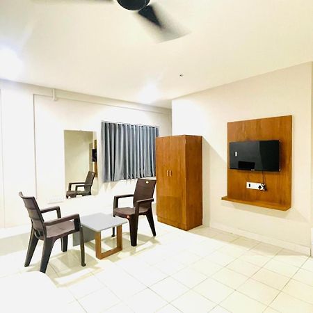 Hotel Royal Orbit Rajkot Eksteriør bilde