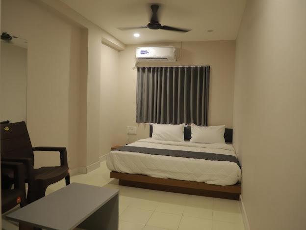 Hotel Royal Orbit Rajkot Eksteriør bilde