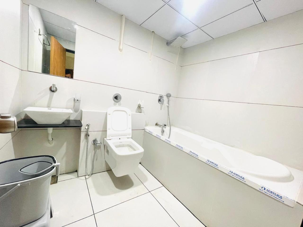 Hotel Royal Orbit Rajkot Eksteriør bilde